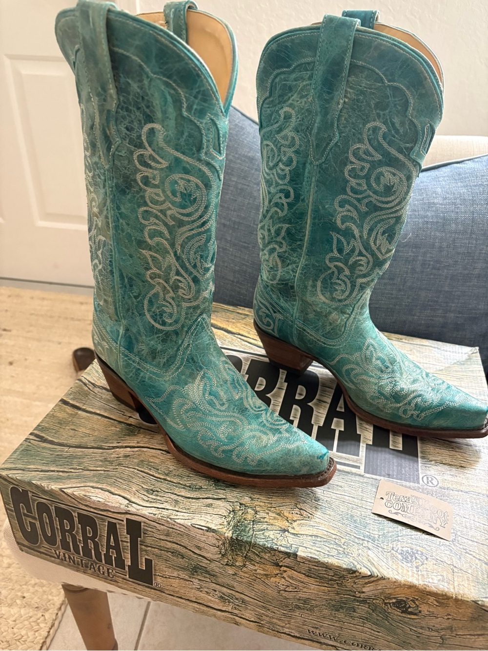 Texas Boot Company Corral Vintage turquoise Embroidered Leather Cowboy Boots